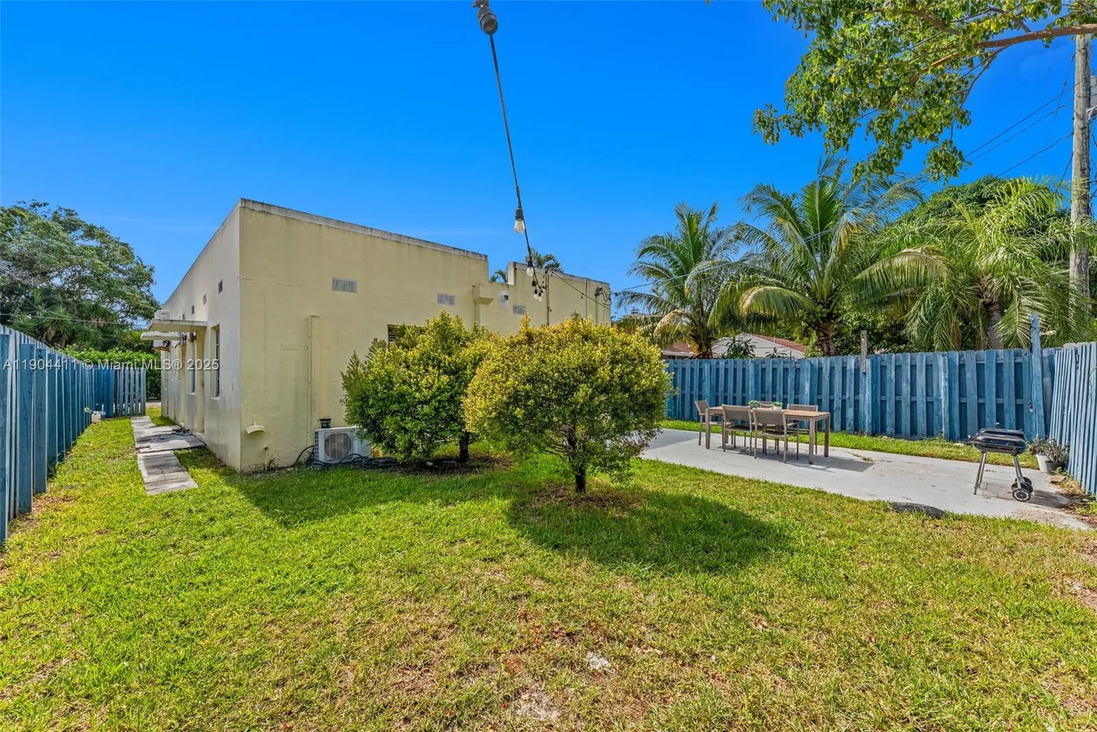 1639 Hayes St, Hollywood, Florida 33020, Hollywood, Florida 33020, ,Residential Income,For Sale,1639 Hayes St, Hollywood, Florida 33020,A11904411