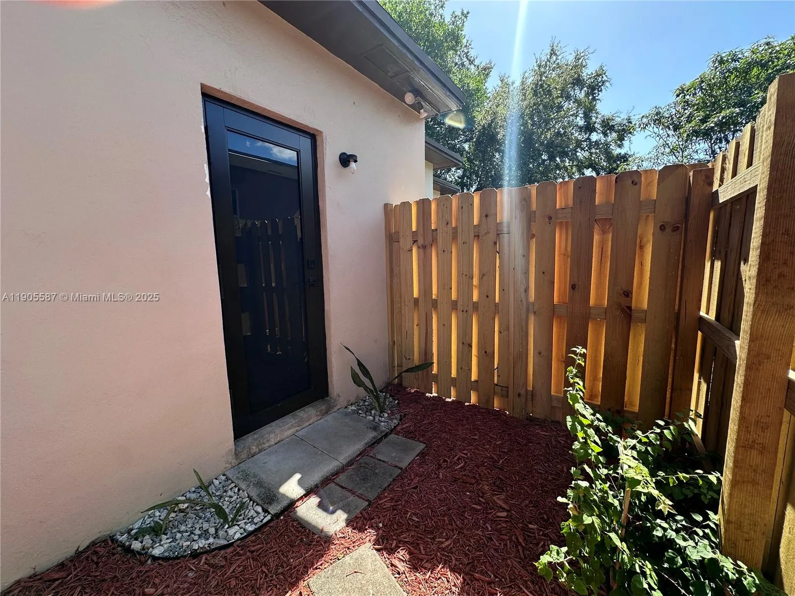 52 Nw 68th St R, Miami, Florida 33150, Miami, Florida 33150, ,1 BathroomBathrooms,Residential Lease,For Rent,52 Nw 68th St R, Miami, Florida 33150,A11905587