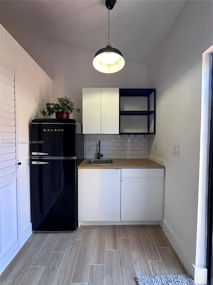 52 Nw 68th St R, Miami, Florida 33150, Miami, Florida 33150, ,1 BathroomBathrooms,Residential Lease,For Rent,52 Nw 68th St R, Miami, Florida 33150,A11905587