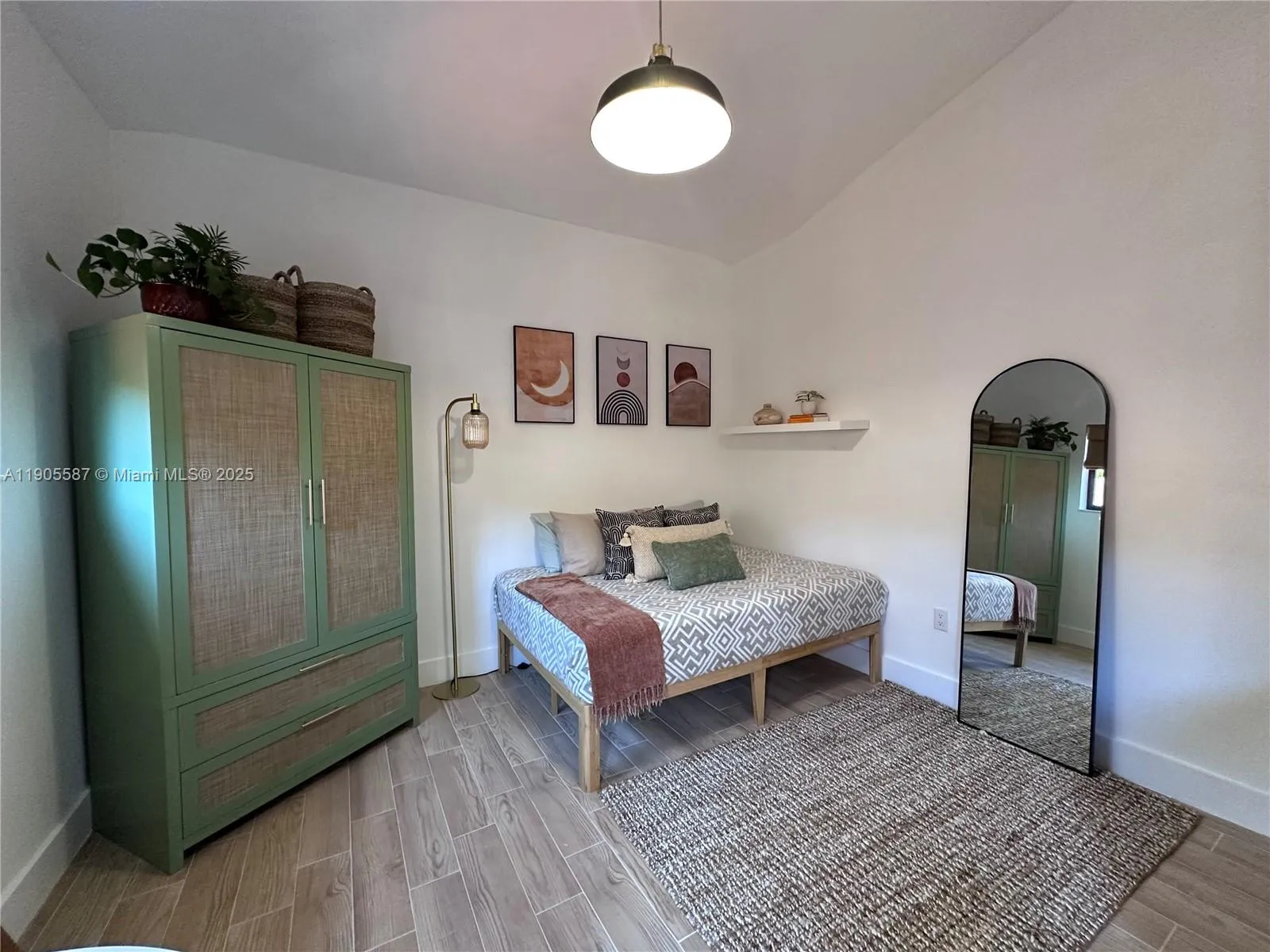 52 Nw 68th St R, Miami, Florida 33150, Miami, Florida 33150, ,1 BathroomBathrooms,Residential Lease,For Rent,52 Nw 68th St R, Miami, Florida 33150,A11905587