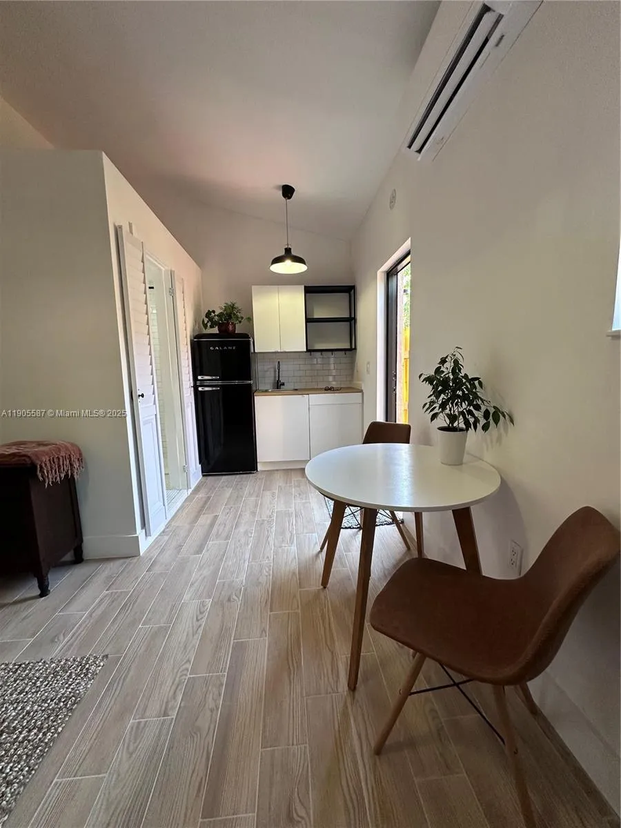 52 Nw 68th St R, Miami, Florida 33150, Miami, Florida 33150, ,1 BathroomBathrooms,Residential Lease,For Rent,52 Nw 68th St R, Miami, Florida 33150,A11905587