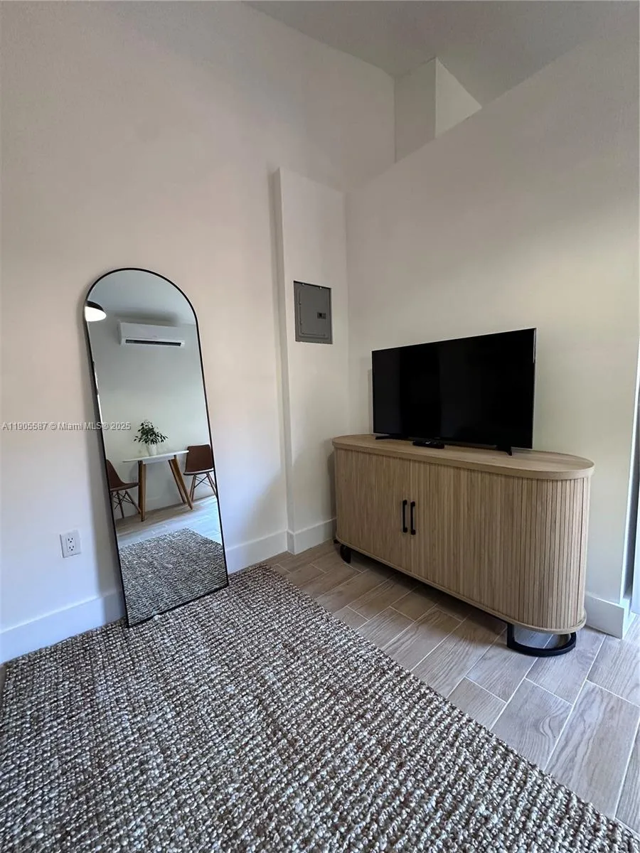 52 Nw 68th St R, Miami, Florida 33150, Miami, Florida 33150, ,1 BathroomBathrooms,Residential Lease,For Rent,52 Nw 68th St R, Miami, Florida 33150,A11905587