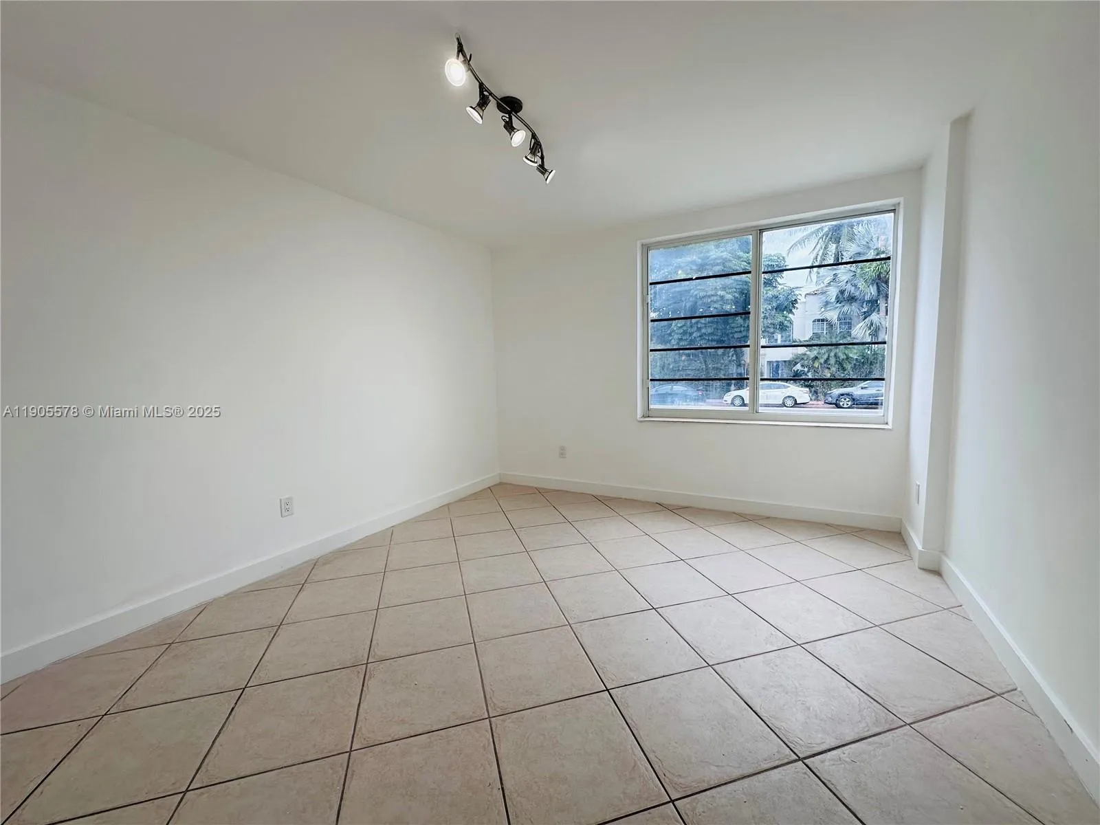 1150 Euclid Ave 104, Miami Beach, Florida 33139, Miami Beach, Florida 33139, 1 Bedroom Bedrooms, ,1 BathroomBathrooms,Residential,For Sale,1150 Euclid Ave 104, Miami Beach, Florida 33139,A11905578