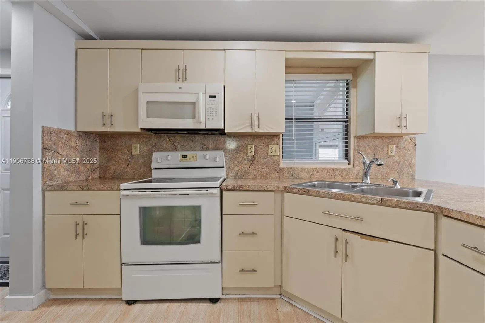 5305 Nw 202 Terr, Hialeah Gardens, Florida 33035, Miami Gardens, Florida 33055, 3 Bedrooms Bedrooms, ,2 BathroomsBathrooms,Residential,For Sale,5305 Nw 202 Terr, Hialeah Gardens, Florida 33035,A11906738