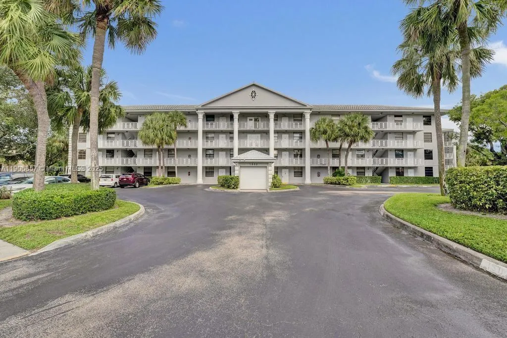 1502 Whitehall Dr 305, Davie, Florida 33324, Davie, Florida 33324, 2 Bedrooms Bedrooms, ,2 BathroomsBathrooms,Residential,For Sale,1502 Whitehall Dr 305, Davie, Florida 33324,A11906857