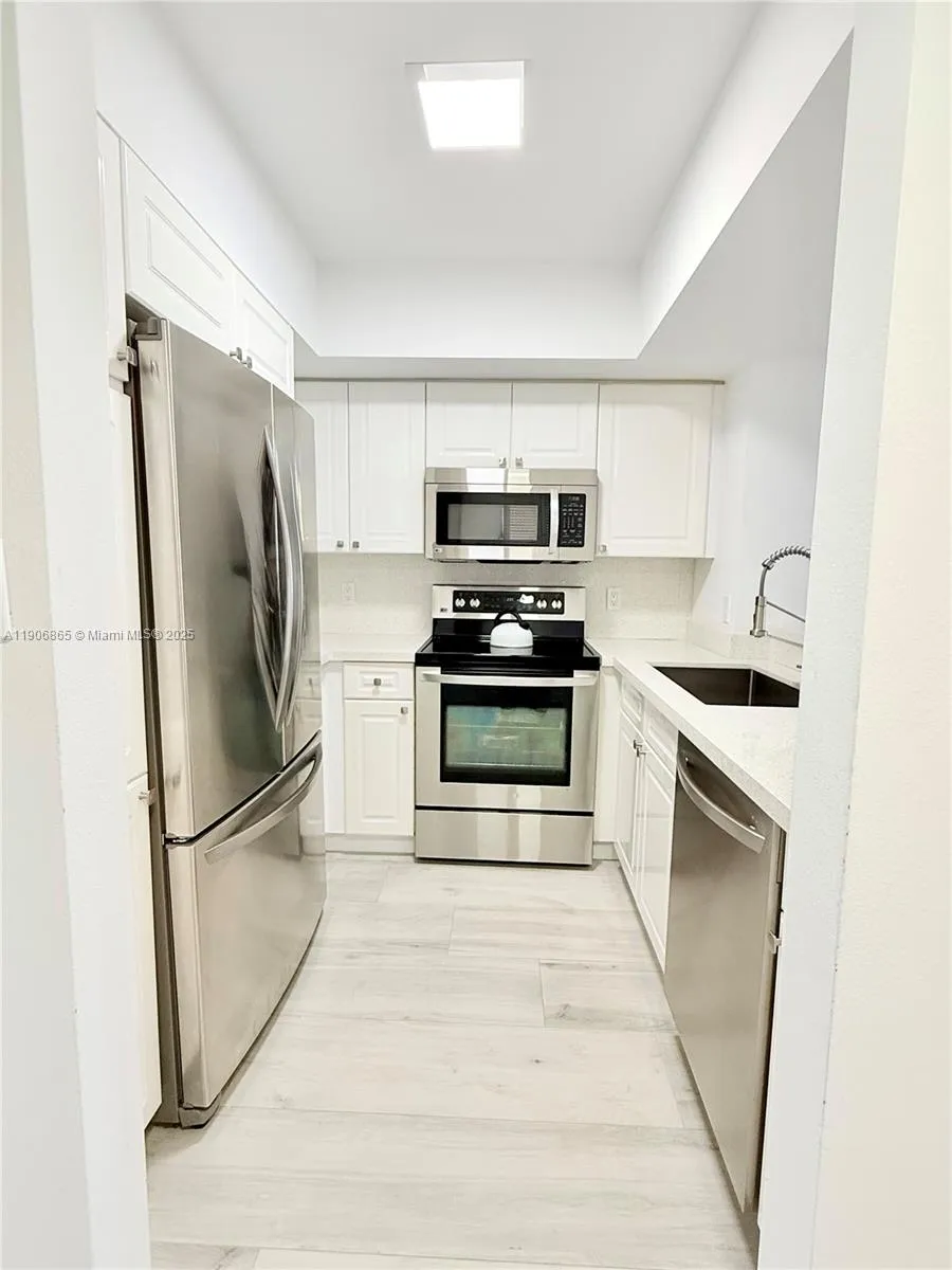 1800 Sunset Harbour Dr 2005, Miami Beach, Florida, Miami Beach, Florida 33139, 1 Bedroom Bedrooms, ,1 BathroomBathrooms,Residential,For Sale,1800 Sunset Harbour Dr 2005, Miami Beach, Florida ,A11906865