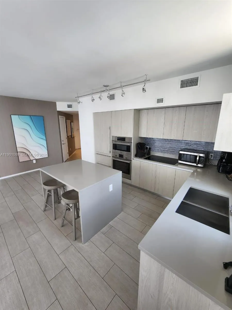 4010 S Ocean Dr R1709, Hollywood, Florida 33019, Hollywood, Florida 33019, 2 Bedrooms Bedrooms, ,2 BathroomsBathrooms,Residential,For Sale,4010 S Ocean Dr R1709, Hollywood, Florida 33019,A11901089