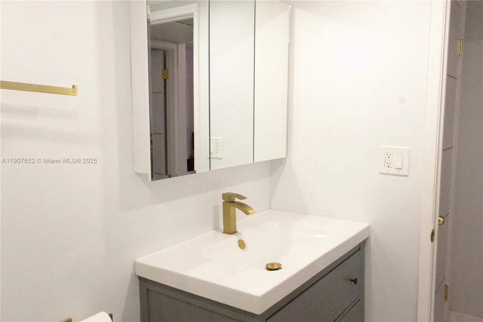 5005 Collins Ave 1523, Miami Beach, Florida 33140, Miami Beach, Florida 33140, 1 Bedroom Bedrooms, ,1 BathroomBathrooms,Residential,For Sale,5005 Collins Ave 1523, Miami Beach, Florida 33140,A11907652 5005 Collins Ave 1523, Miami Beach, Florida 33140, Miami Beach, Florida 33140, 1 Bedroom Bedrooms, ,1 BathroomBathrooms,Residential,For Sale,5005 Collins Ave 1523, Miami Beach, Florida 33140,A11907652