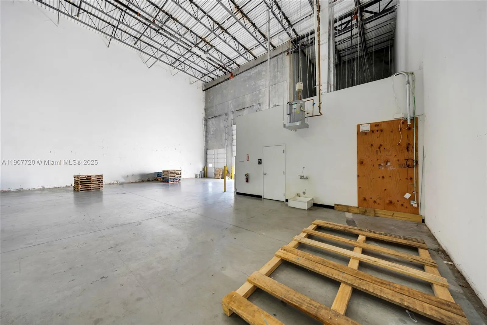 14001 Nw 112th Ave Suite 4, Hialeah Gardens, Flori, Hialeah Gardens, Florida 33018, ,Commercial Lease,For Rent,14001 Nw 112th Ave Suite 4, Hialeah Gardens, Flori,A11907720