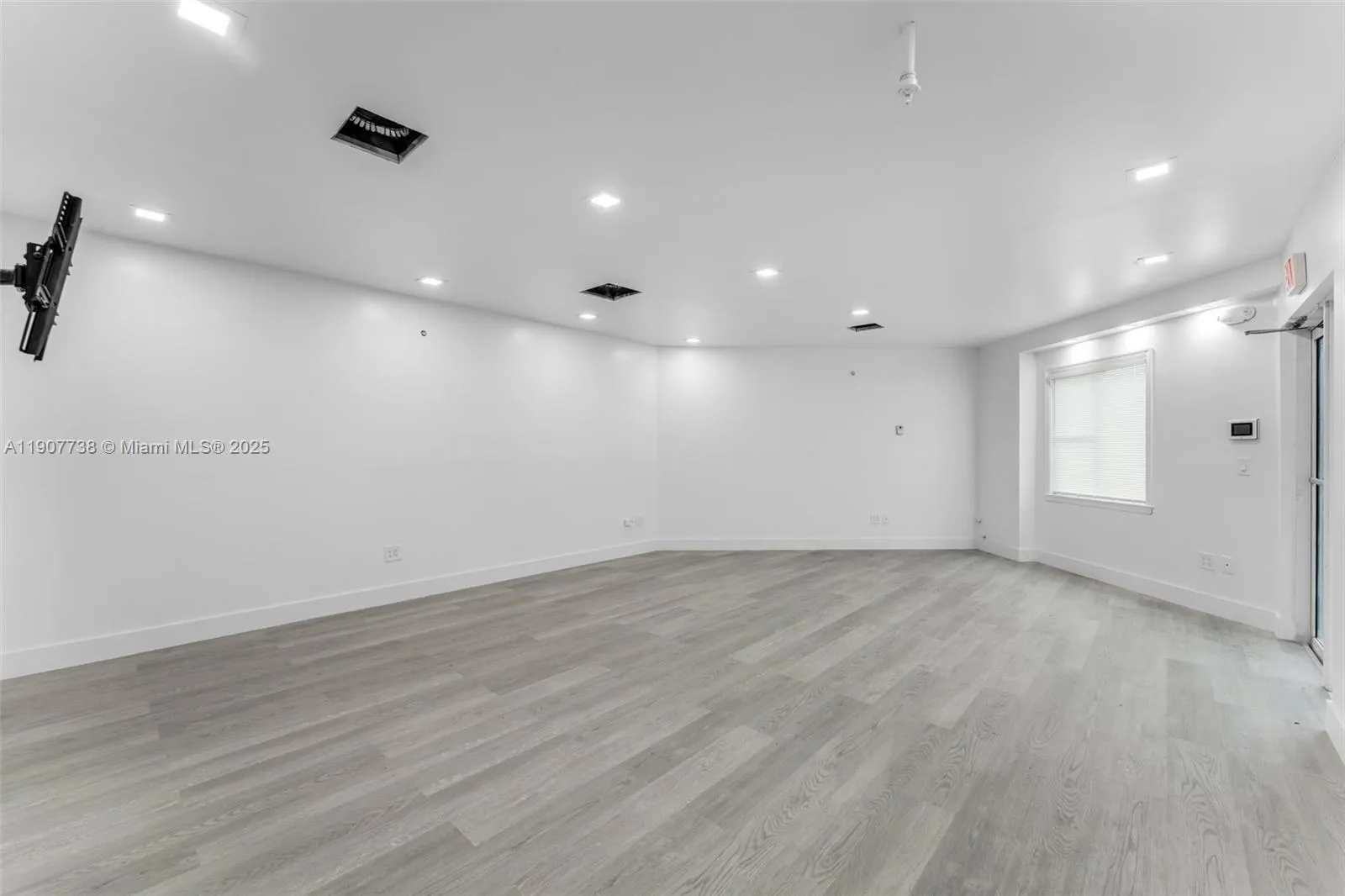 9450 Nw 58th St 3, Doral, Florida 33178, Doral, Florida 33178, ,Commercial Lease,For Rent,9450 Nw 58th St 3, Doral, Florida 33178,A11907738