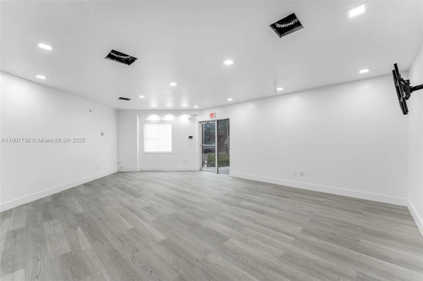 9450 Nw 58th St 3, Doral, Florida 33178, Doral, Florida 33178, ,Commercial Lease,For Rent,9450 Nw 58th St 3, Doral, Florida 33178,A11907738