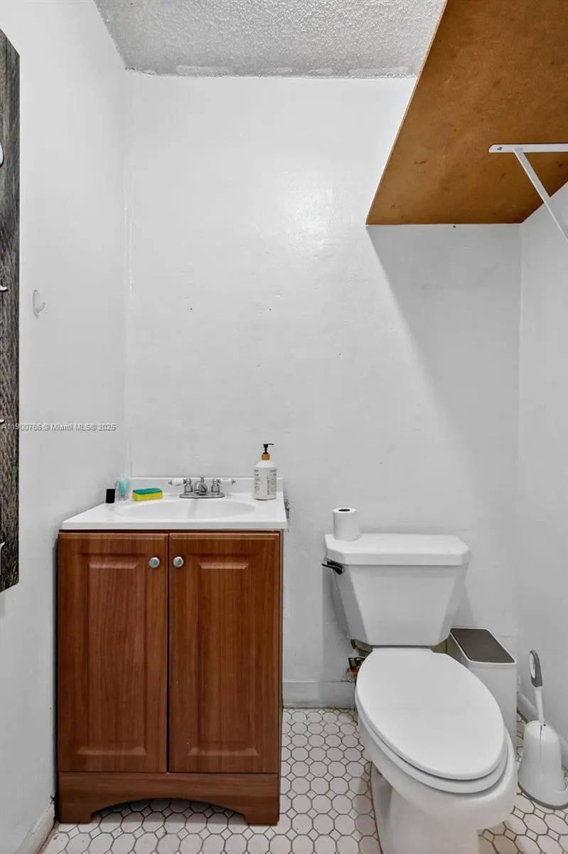 115 Ne 5th St 115, Hallandale Beach, Florida 33009, Hallandale Beach, Florida 33009, ,Commercial Sale,For Sale,115 Ne 5th St 115, Hallandale Beach, Florida 33009,A11900766