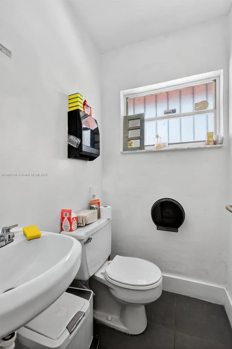 115 Ne 5th St 115, Hallandale Beach, Florida 33009, Hallandale Beach, Florida 33009, ,Commercial Sale,For Sale,115 Ne 5th St 115, Hallandale Beach, Florida 33009,A11900766