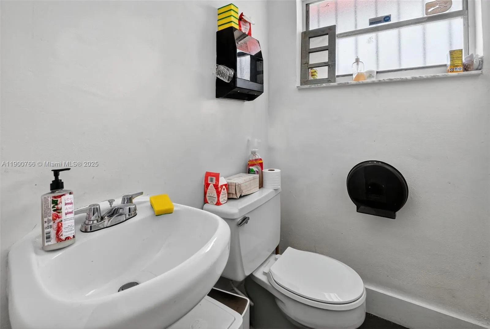 115 Ne 5th St 115, Hallandale Beach, Florida 33009, Hallandale Beach, Florida 33009, ,Commercial Sale,For Sale,115 Ne 5th St 115, Hallandale Beach, Florida 33009,A11900766