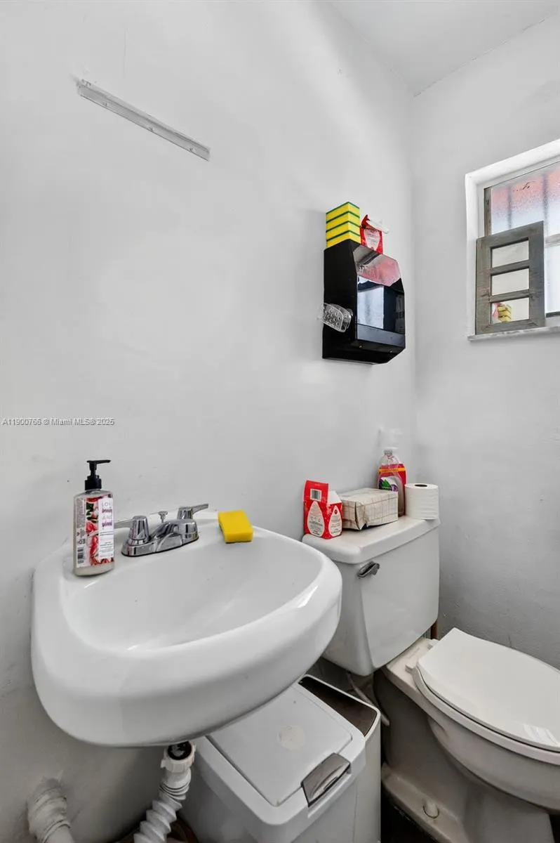 115 Ne 5th St 115, Hallandale Beach, Florida 33009, Hallandale Beach, Florida 33009, ,Commercial Sale,For Sale,115 Ne 5th St 115, Hallandale Beach, Florida 33009,A11900766