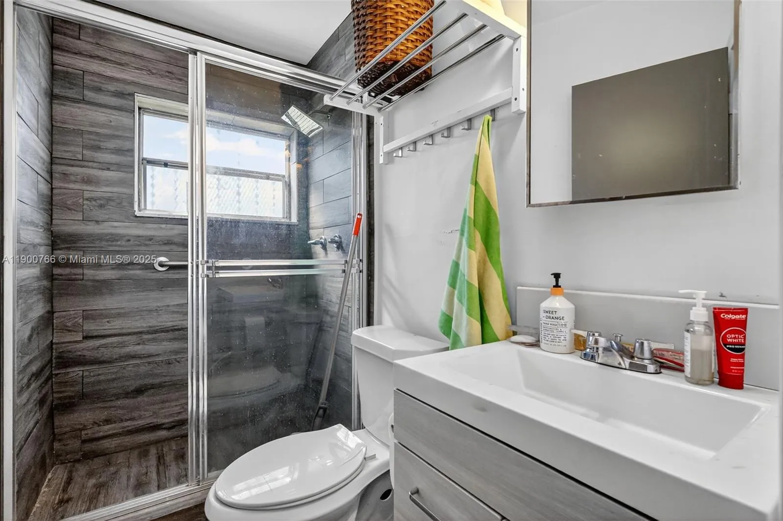 115 Ne 5th St 115, Hallandale Beach, Florida 33009, Hallandale Beach, Florida 33009, ,Commercial Sale,For Sale,115 Ne 5th St 115, Hallandale Beach, Florida 33009,A11900766