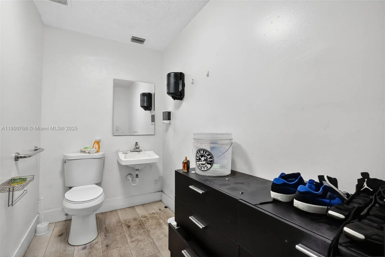 115 Ne 5th St 115, Hallandale Beach, Florida 33009, Hallandale Beach, Florida 33009, ,Commercial Sale,For Sale,115 Ne 5th St 115, Hallandale Beach, Florida 33009,A11900766