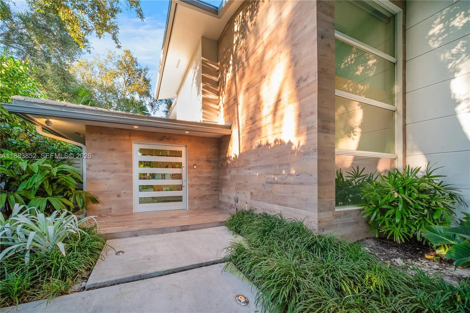 79 W Shore Dr W, Miami, Florida 33133, Miami, Florida 33133, 4 Bedrooms Bedrooms, 1 Room Rooms,4 BathroomsBathrooms,Residential,For Sale,79 W Shore Dr W, Miami, Florida 33133,A11883852