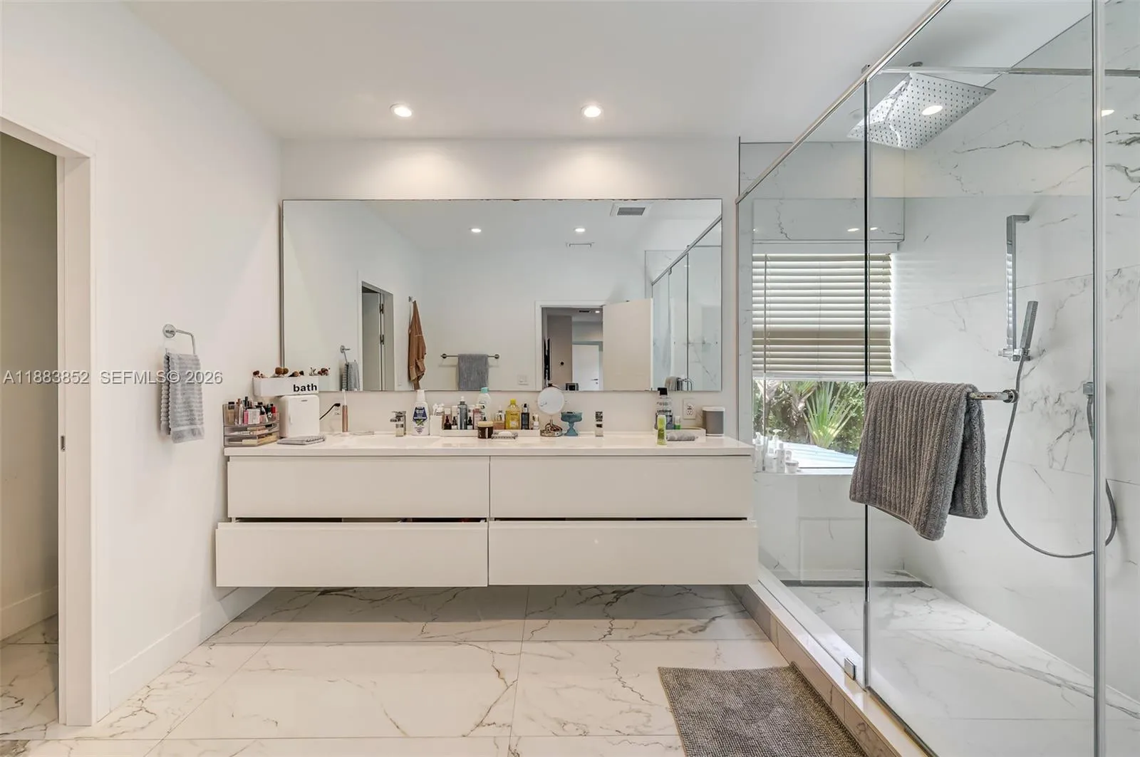 79 W Shore Dr W, Miami, Florida 33133, Miami, Florida 33133, 4 Bedrooms Bedrooms, 1 Room Rooms,4 BathroomsBathrooms,Residential,For Sale,79 W Shore Dr W, Miami, Florida 33133,A11883852