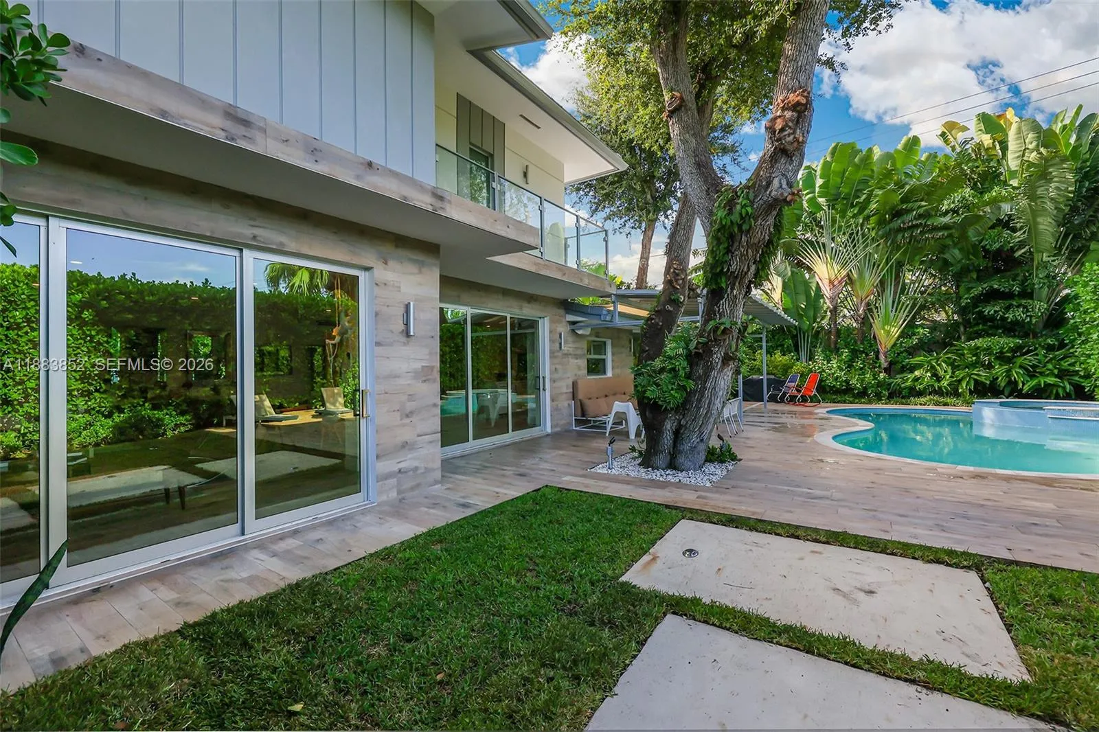 79 W Shore Dr W, Miami, Florida 33133, Miami, Florida 33133, 4 Bedrooms Bedrooms, 1 Room Rooms,4 BathroomsBathrooms,Residential,For Sale,79 W Shore Dr W, Miami, Florida 33133,A11883852