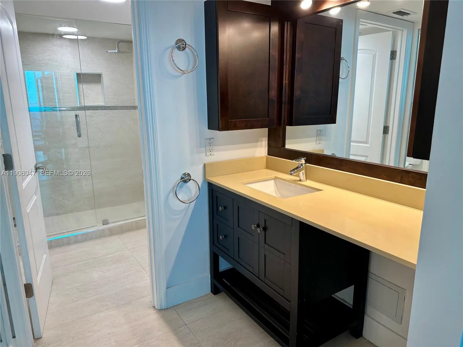 881 Ocean Dr 22e, Key Biscayne, Florida 33149, Key Biscayne, Florida 33149, 3 Bedrooms Bedrooms, ,2 BathroomsBathrooms,Residential Lease,For Rent,881 Ocean Dr 22e, Key Biscayne, Florida 33149,A11908047