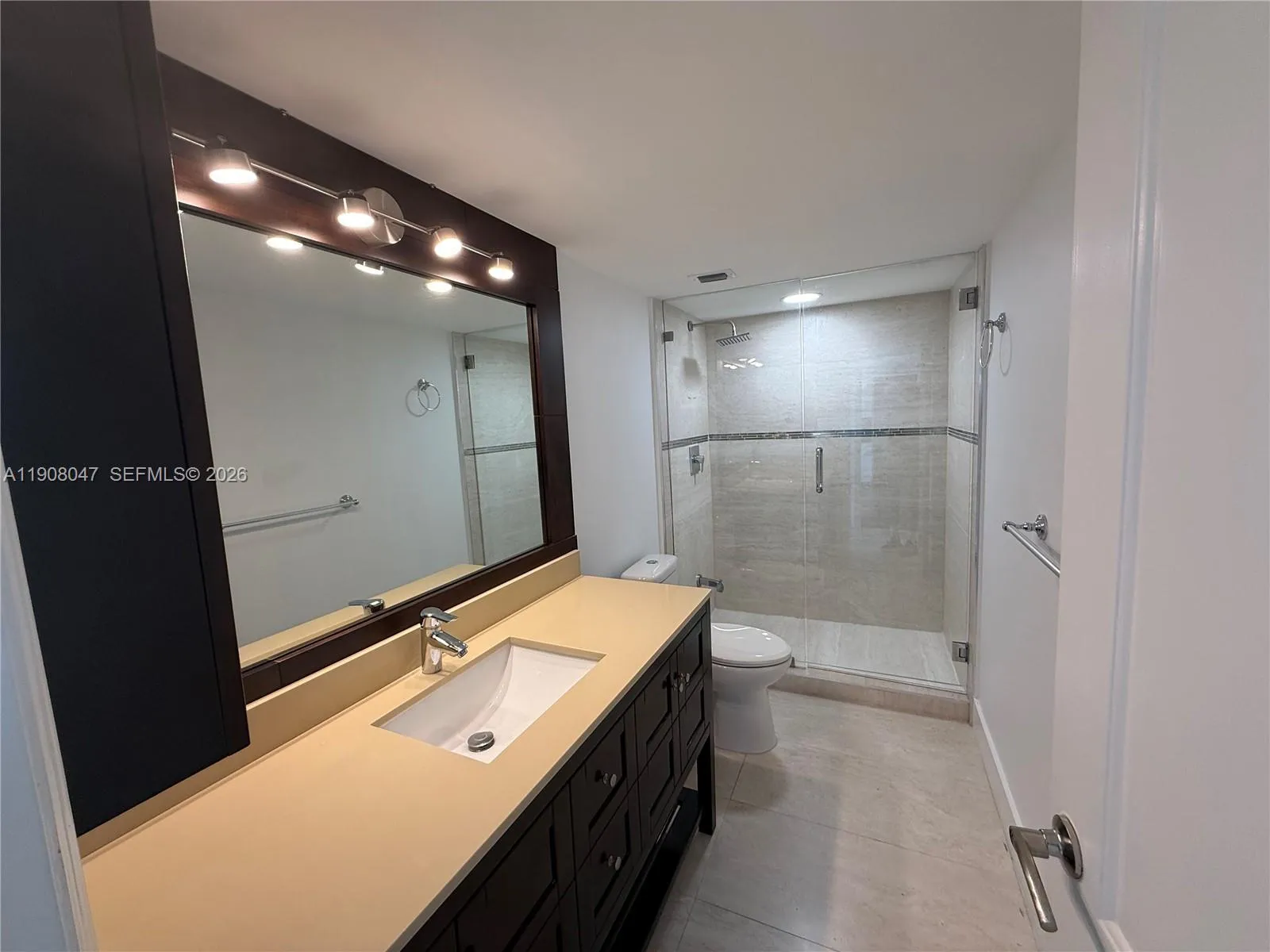 881 Ocean Dr 22e, Key Biscayne, Florida 33149, Key Biscayne, Florida 33149, 3 Bedrooms Bedrooms, ,2 BathroomsBathrooms,Residential Lease,For Rent,881 Ocean Dr 22e, Key Biscayne, Florida 33149,A11908047