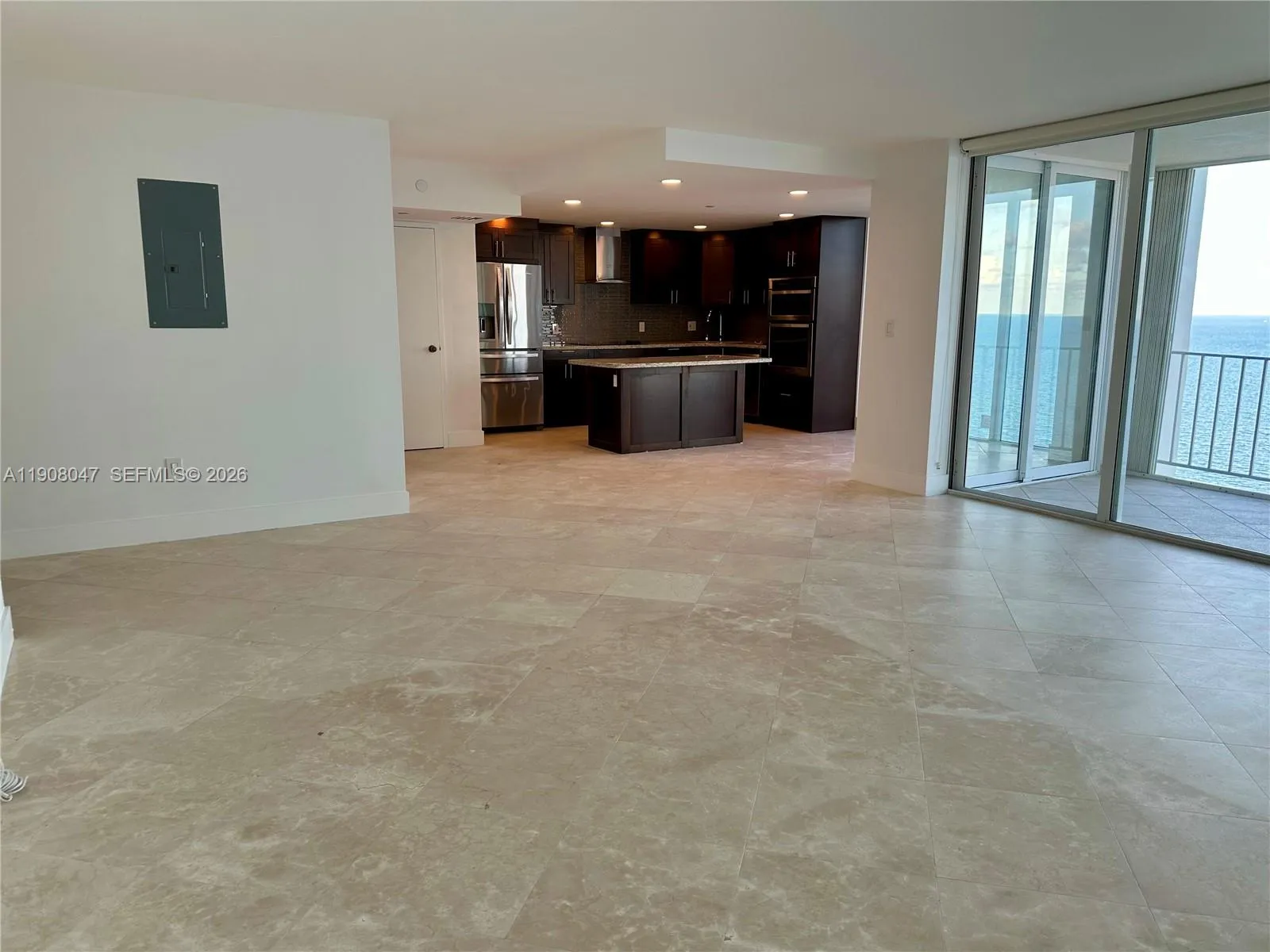 881 Ocean Dr 22e, Key Biscayne, Florida 33149, Key Biscayne, Florida 33149, 3 Bedrooms Bedrooms, ,2 BathroomsBathrooms,Residential Lease,For Rent,881 Ocean Dr 22e, Key Biscayne, Florida 33149,A11908047