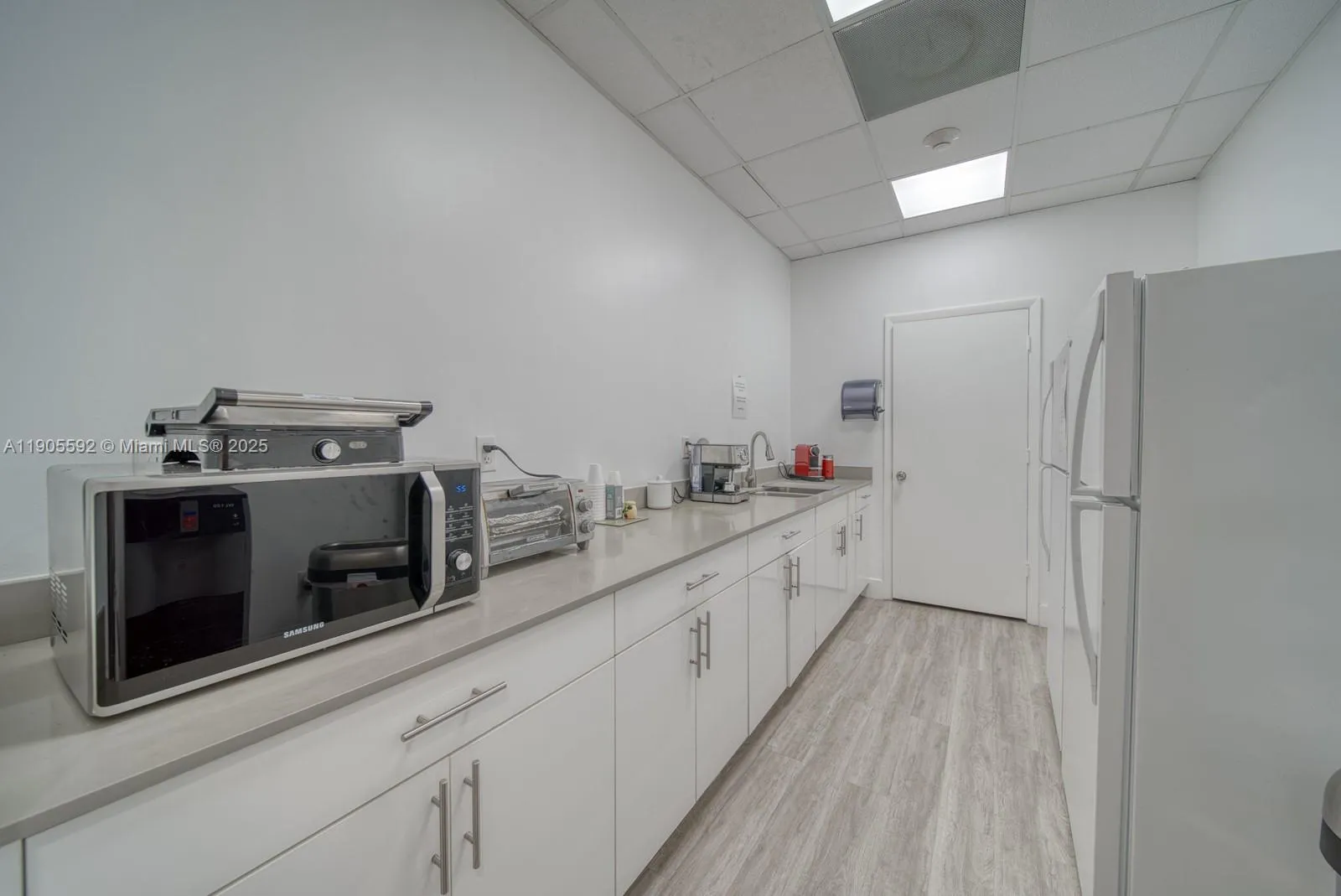 7500 Nw 52nd St, Miami, Florida 33166, Miami, Florida 33166, ,Commercial Lease,For Rent,7500 Nw 52nd St, Miami, Florida 33166,A11905592