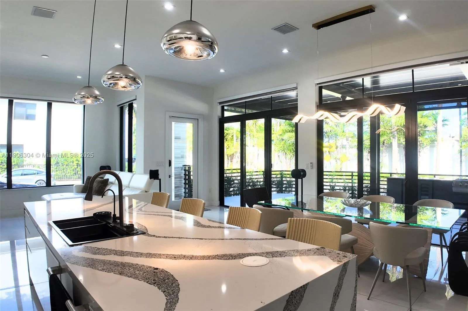 8002 Nw 43rd St, Doral, Florida 33166, Doral, Florida 33166, 4 Bedrooms Bedrooms, 1 Room Rooms,4 BathroomsBathrooms,Residential,For Sale,8002 Nw 43rd St, Doral, Florida 33166,A11906304