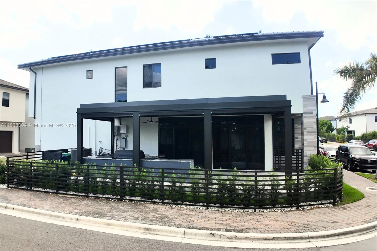 8002 Nw 43rd St, Doral, Florida 33166, Doral, Florida 33166, 4 Bedrooms Bedrooms, 1 Room Rooms,4 BathroomsBathrooms,Residential,For Sale,8002 Nw 43rd St, Doral, Florida 33166,A11906304