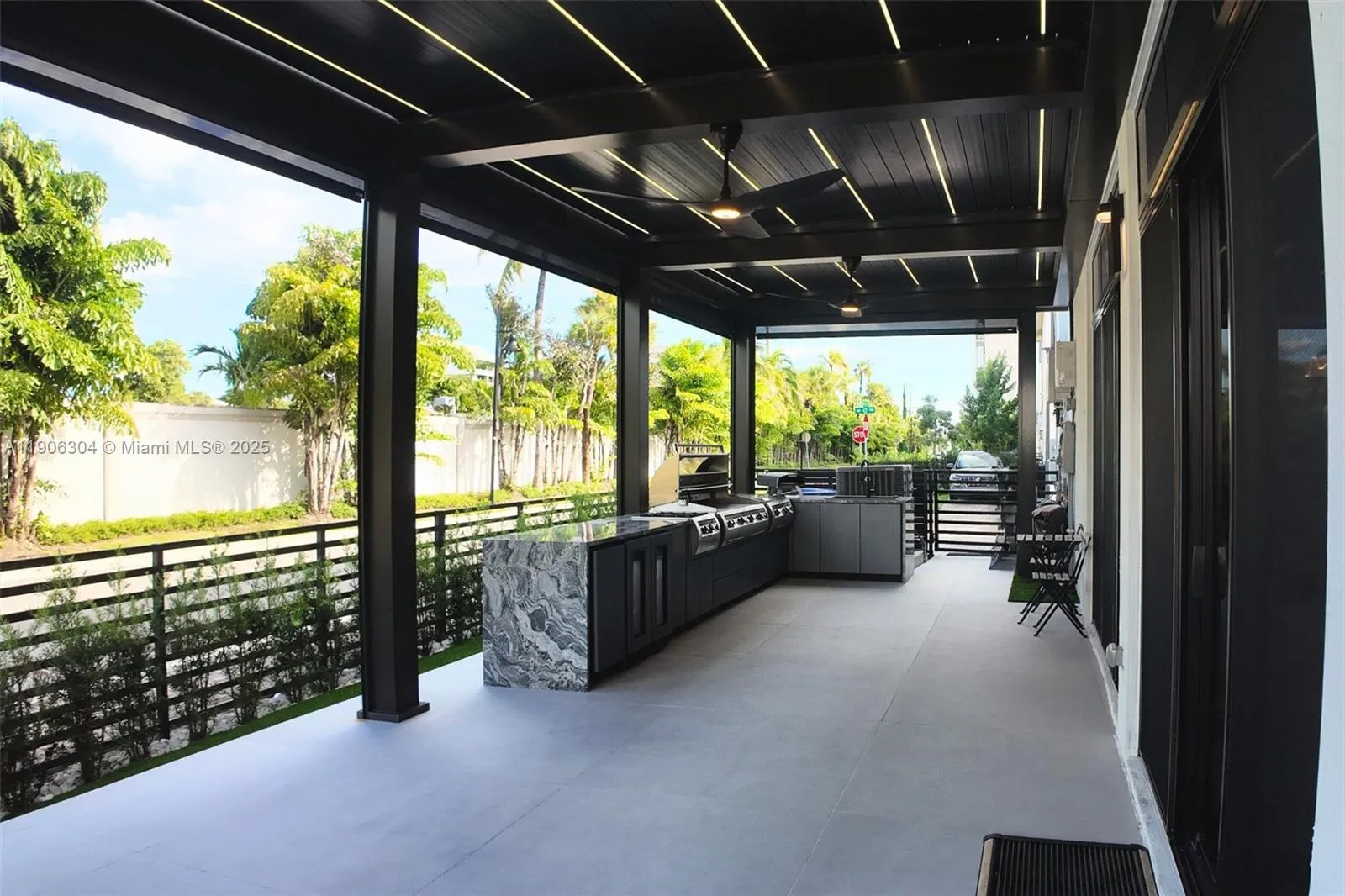 8002 Nw 43rd St, Doral, Florida 33166, Doral, Florida 33166, 4 Bedrooms Bedrooms, 1 Room Rooms,4 BathroomsBathrooms,Residential,For Sale,8002 Nw 43rd St, Doral, Florida 33166,A11906304