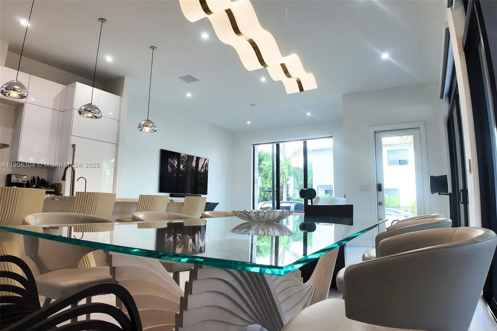 8002 Nw 43rd St, Doral, Florida 33166, Doral, Florida 33166, 4 Bedrooms Bedrooms, 1 Room Rooms,4 BathroomsBathrooms,Residential,For Sale,8002 Nw 43rd St, Doral, Florida 33166,A11906304