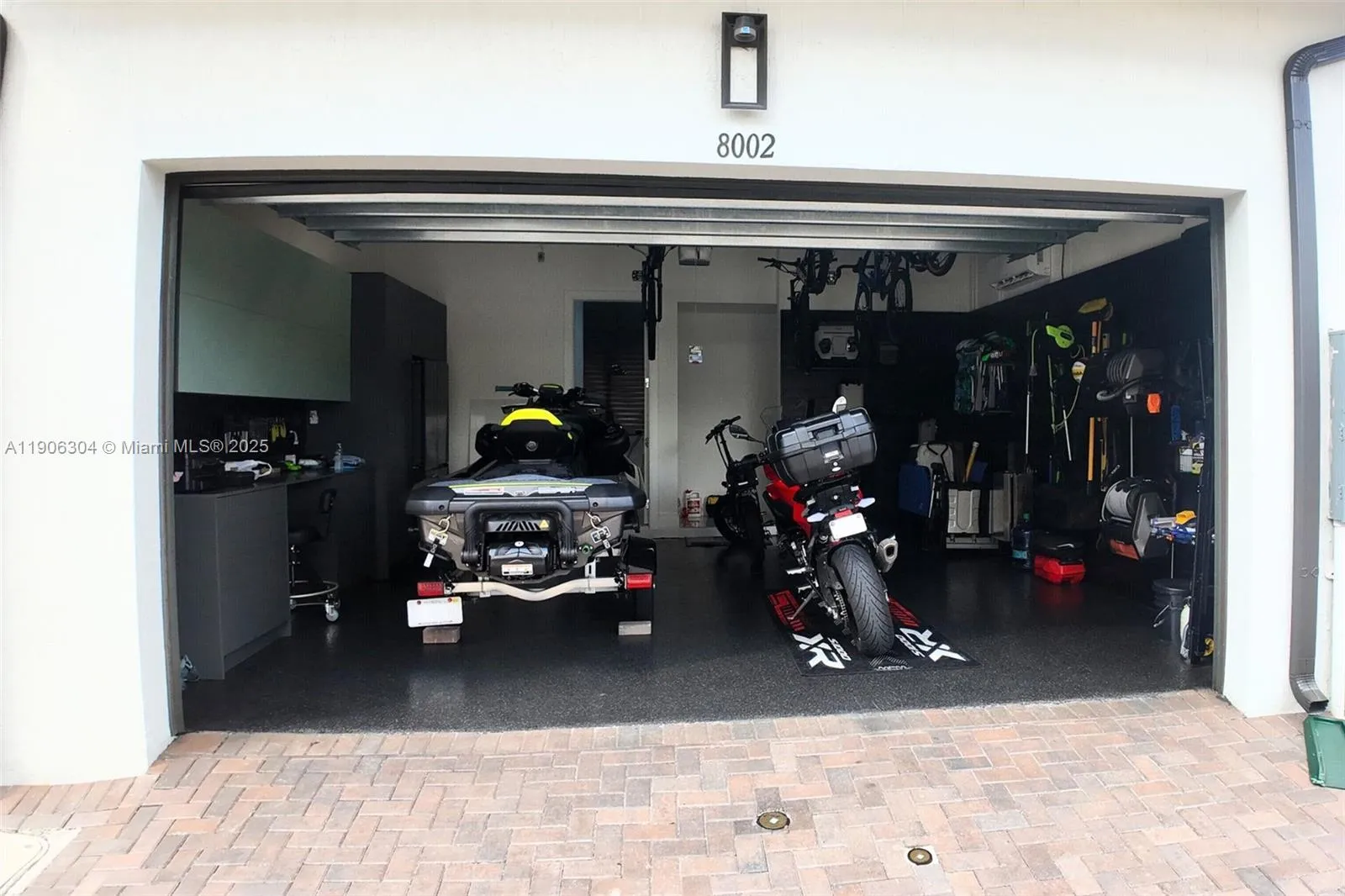 8002 Nw 43rd St, Doral, Florida 33166, Doral, Florida 33166, 4 Bedrooms Bedrooms, 1 Room Rooms,4 BathroomsBathrooms,Residential,For Sale,8002 Nw 43rd St, Doral, Florida 33166,A11906304