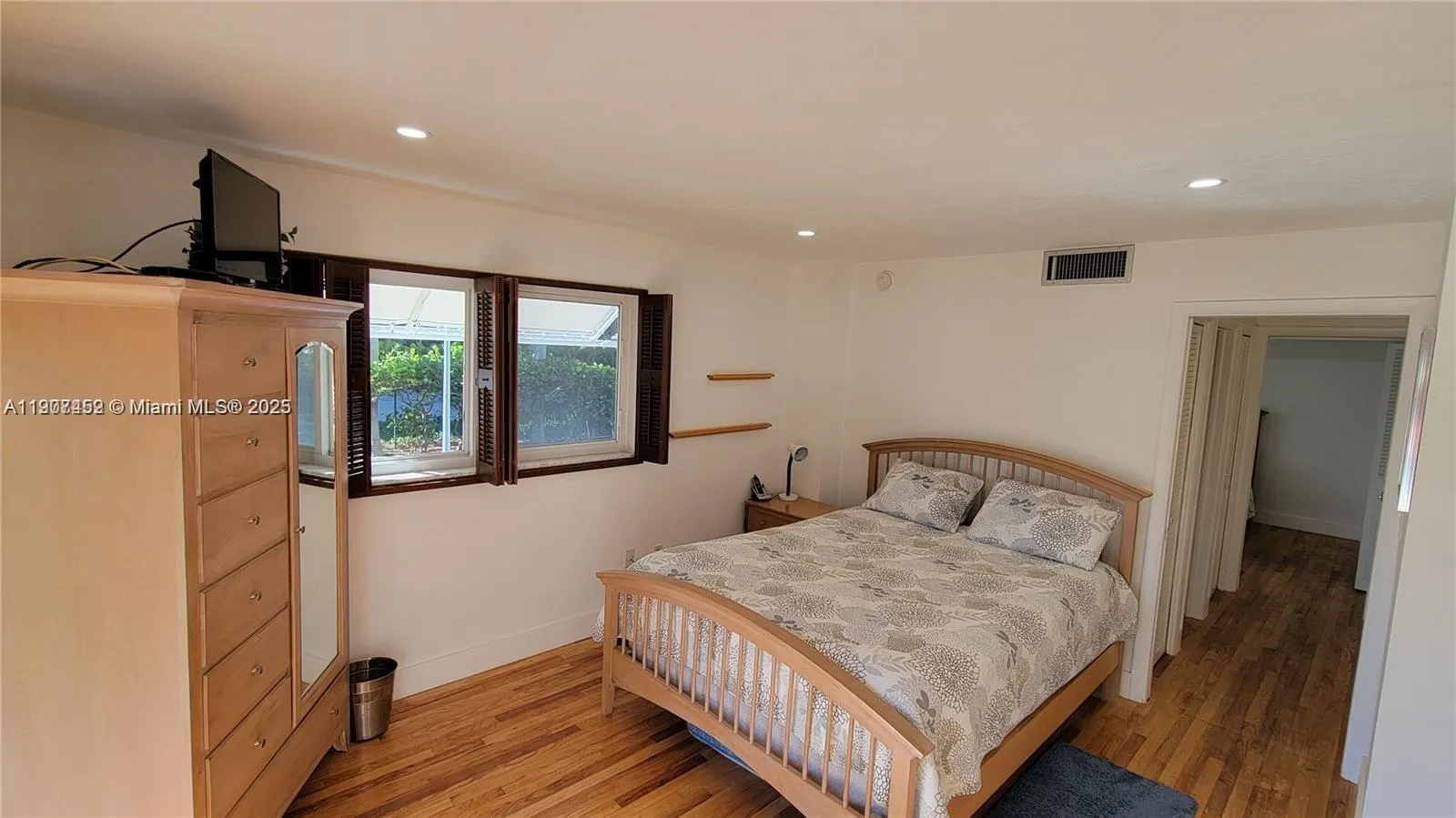 881 Ocean Dr Th10, Key Biscayne, Florida 33149, Key Biscayne, Florida 33149, 2 Bedrooms Bedrooms, ,2 BathroomsBathrooms,Residential Lease,For Rent,881 Ocean Dr Th10, Key Biscayne, Florida 33149,A11907452