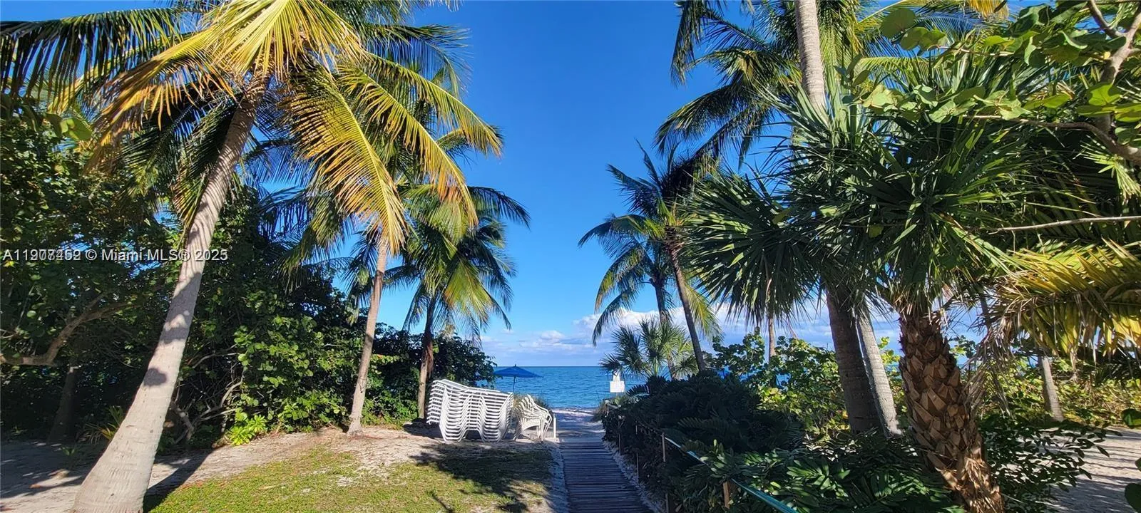 881 Ocean Dr Th10, Key Biscayne, Florida 33149, Key Biscayne, Florida 33149, 2 Bedrooms Bedrooms, ,2 BathroomsBathrooms,Residential Lease,For Rent,881 Ocean Dr Th10, Key Biscayne, Florida 33149,A11907452