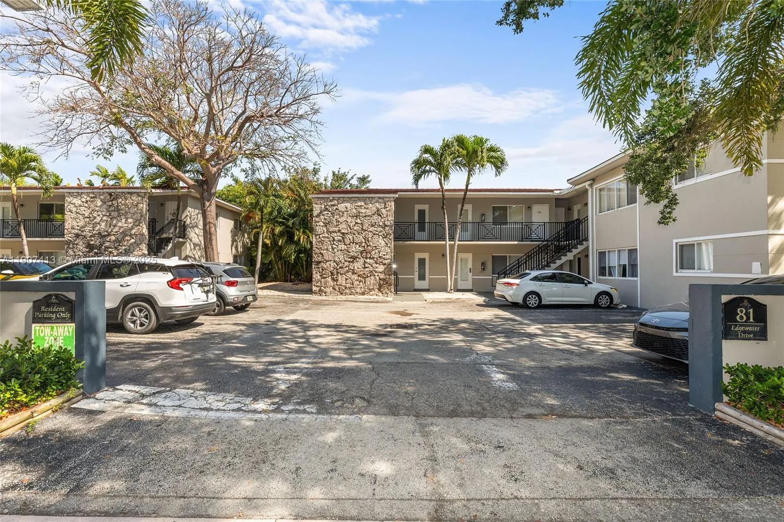 81 Edgewater Dr 203, Coral Gables, Florida 33133, Coral Gables, Florida 33133, 2 Bedrooms Bedrooms, ,2 BathroomsBathrooms,Residential Lease,For Rent,81 Edgewater Dr 203, Coral Gables, Florida 33133,A11907413
