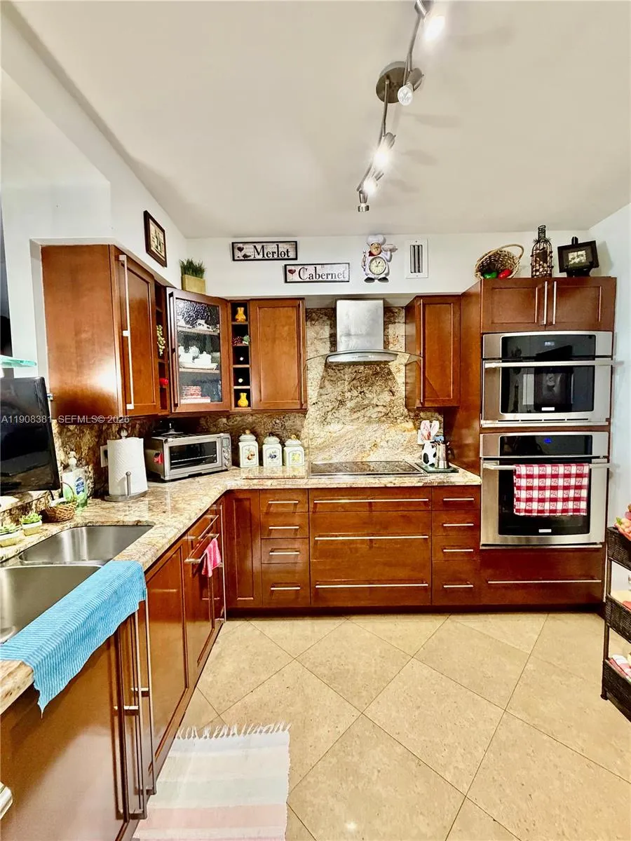 5700 Collins Ave 14m, Miami Beach, Florida 33140, Miami Beach, Florida 33140, 1 Bedroom Bedrooms, ,1 BathroomBathrooms,Residential,For Sale,5700 Collins Ave 14m, Miami Beach, Florida 33140,A11908381