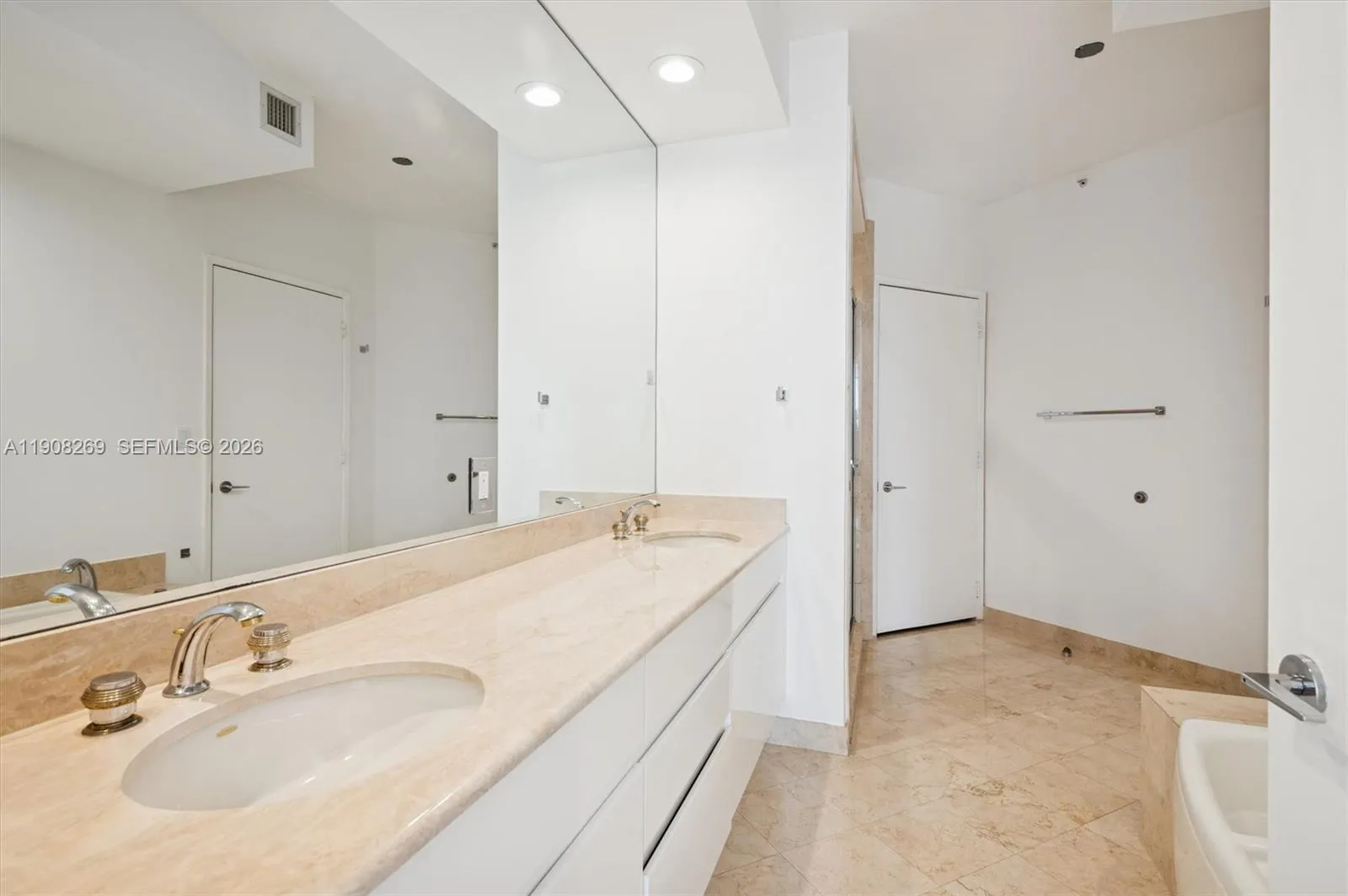 717 Crandon Blvd 507, Key Biscayne, Florida 33149, Key Biscayne, Florida 33149, 2 Bedrooms Bedrooms, ,2 BathroomsBathrooms,Residential,For Sale,717 Crandon Blvd 507, Key Biscayne, Florida 33149,A11908269