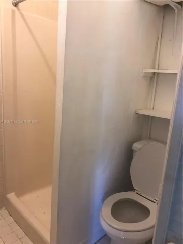1374 Ne 176 St 3, North Miami Beach, Florida 33162