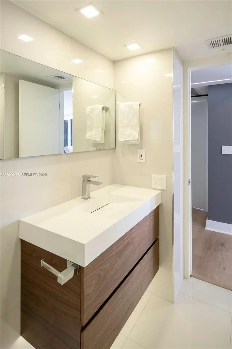 4000 Towerside Ter 1901, Miami, Florida 33138, Miami, Florida 33138, 2 Bedrooms Bedrooms, ,2 BathroomsBathrooms,Residential Lease,For Rent,4000 Towerside Ter 1901, Miami, Florida 33138,A11909011