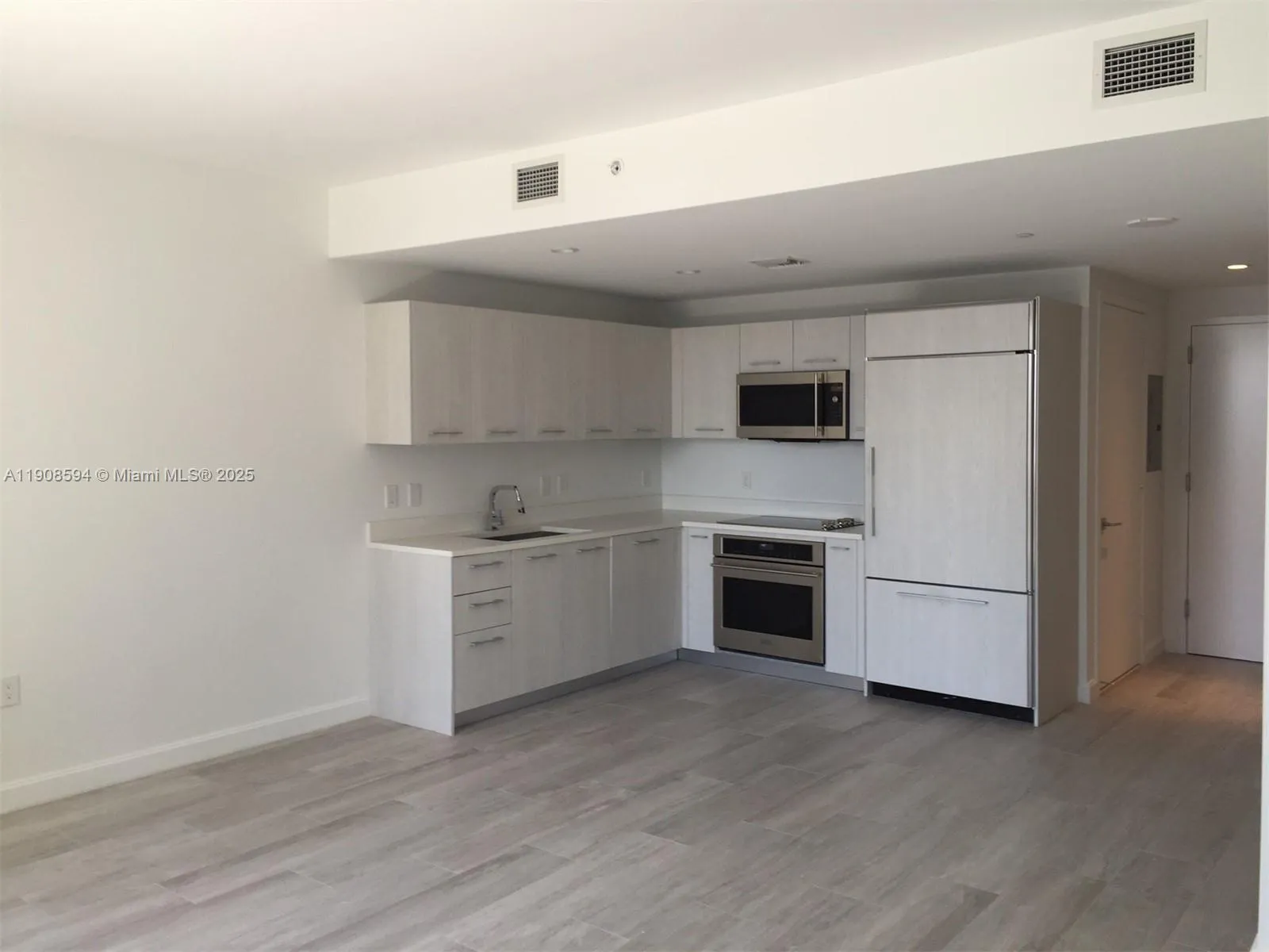 45 Sw 9 St 1402, Miami, Florida 33131, Miami, Florida 33131, 1 Bedroom Bedrooms, ,2 BathroomsBathrooms,Residential Lease,For Rent,45 Sw 9 St 1402, Miami, Florida 33131,A11908594