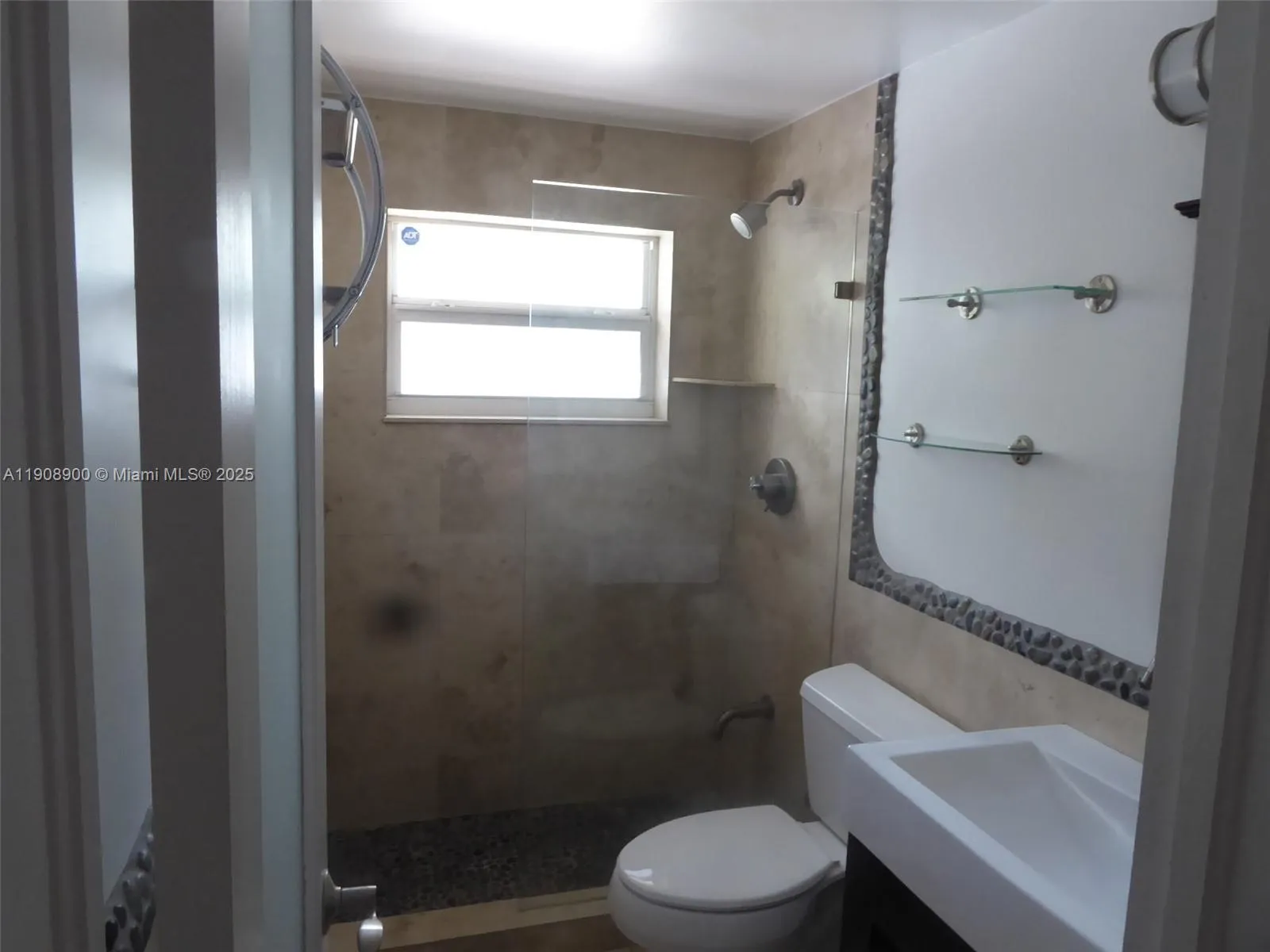 101 Collins Ave 2, Miami Beach, Florida 33139, Miami Beach, Florida 33139, 1 Bedroom Bedrooms, ,1 BathroomBathrooms,Residential,For Sale,101 Collins Ave 2, Miami Beach, Florida 33139,A11908900