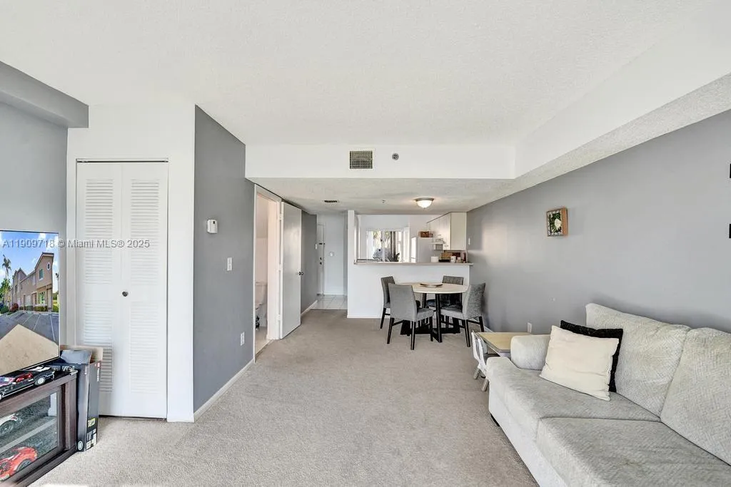 174 Riviera Cir 27-4, Weston, Florida 33326, Weston, Florida 33326, 2 Bedrooms Bedrooms, ,2 BathroomsBathrooms,Residential,For Sale,174 Riviera Cir 27-4, Weston, Florida 33326,A11909718