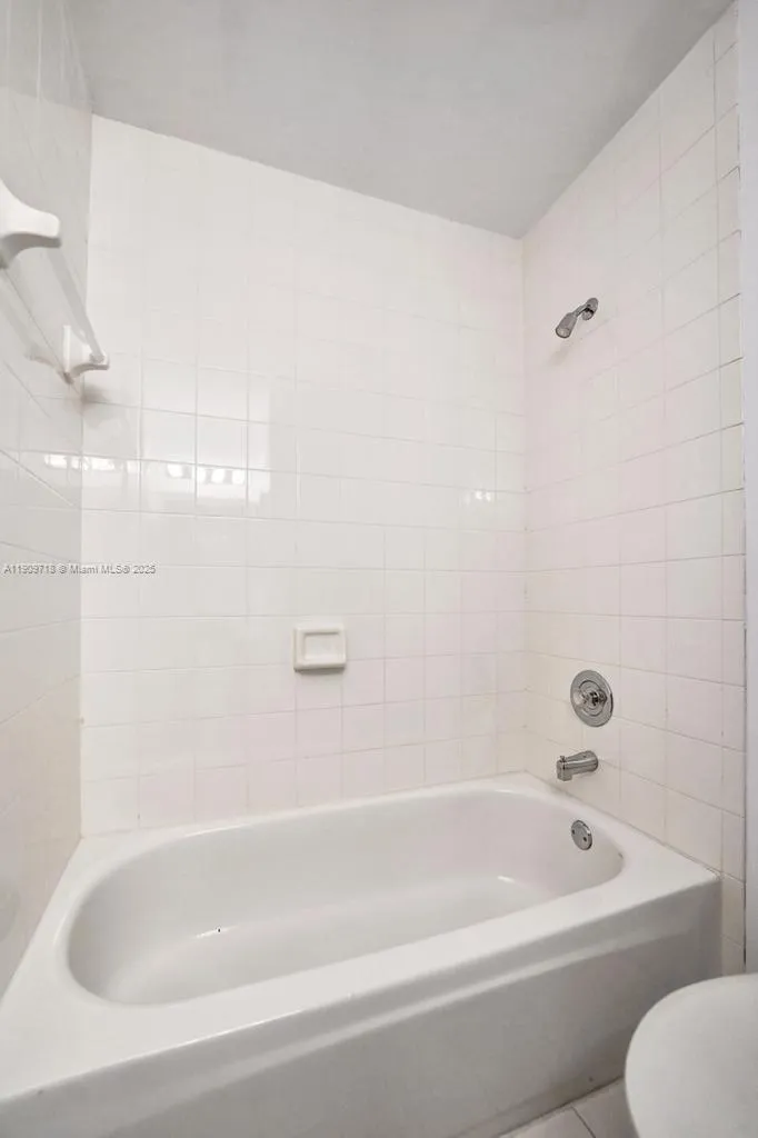 174 Riviera Cir 27-4, Weston, Florida 33326, Weston, Florida 33326, 2 Bedrooms Bedrooms, ,2 BathroomsBathrooms,Residential,For Sale,174 Riviera Cir 27-4, Weston, Florida 33326,A11909718