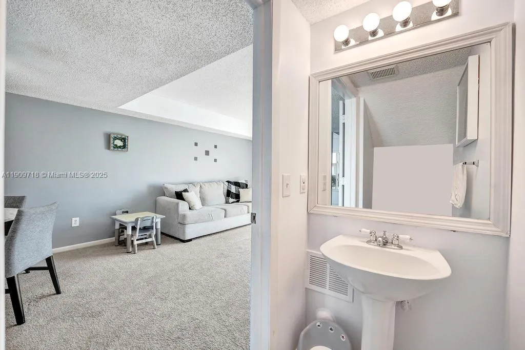 174 Riviera Cir 27-4, Weston, Florida 33326, Weston, Florida 33326, 2 Bedrooms Bedrooms, ,2 BathroomsBathrooms,Residential,For Sale,174 Riviera Cir 27-4, Weston, Florida 33326,A11909718