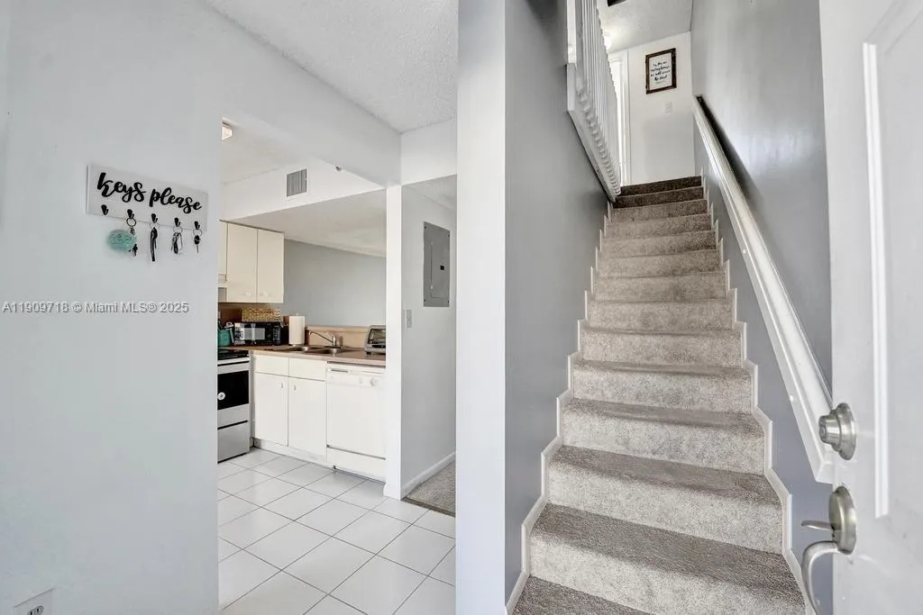 174 Riviera Cir 27-4, Weston, Florida 33326, Weston, Florida 33326, 2 Bedrooms Bedrooms, ,2 BathroomsBathrooms,Residential,For Sale,174 Riviera Cir 27-4, Weston, Florida 33326,A11909718