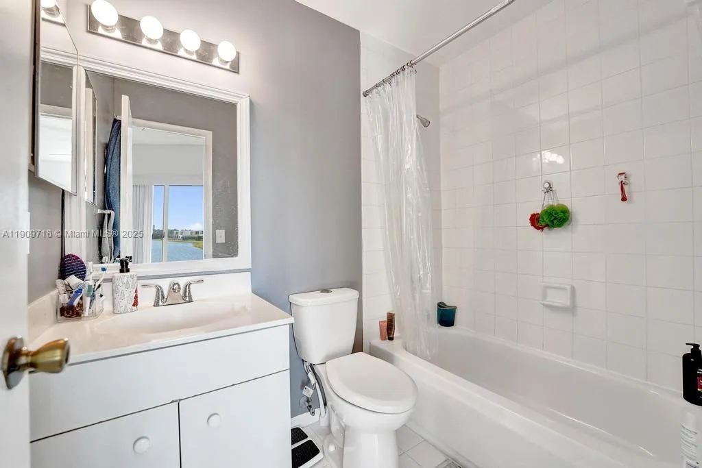 174 Riviera Cir 27-4, Weston, Florida 33326, Weston, Florida 33326, 2 Bedrooms Bedrooms, ,2 BathroomsBathrooms,Residential,For Sale,174 Riviera Cir 27-4, Weston, Florida 33326,A11909718