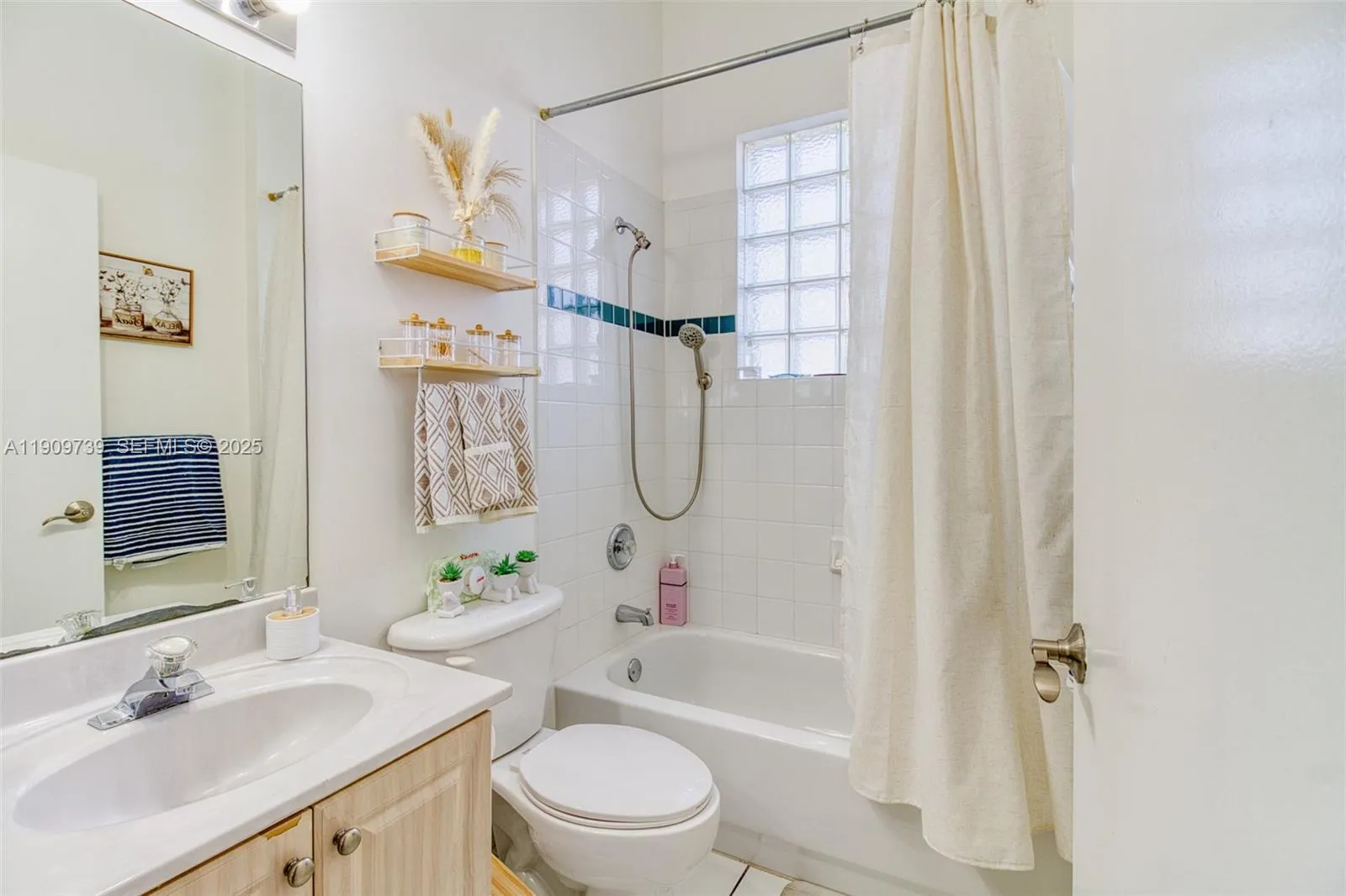 3839 Sw 51st St, Hollywood, Florida 33312, Hollywood, Florida 33312, 4 Bedrooms Bedrooms, ,3 BathroomsBathrooms,Residential,For Sale,3839 Sw 51st St, Hollywood, Florida 33312,A11909739