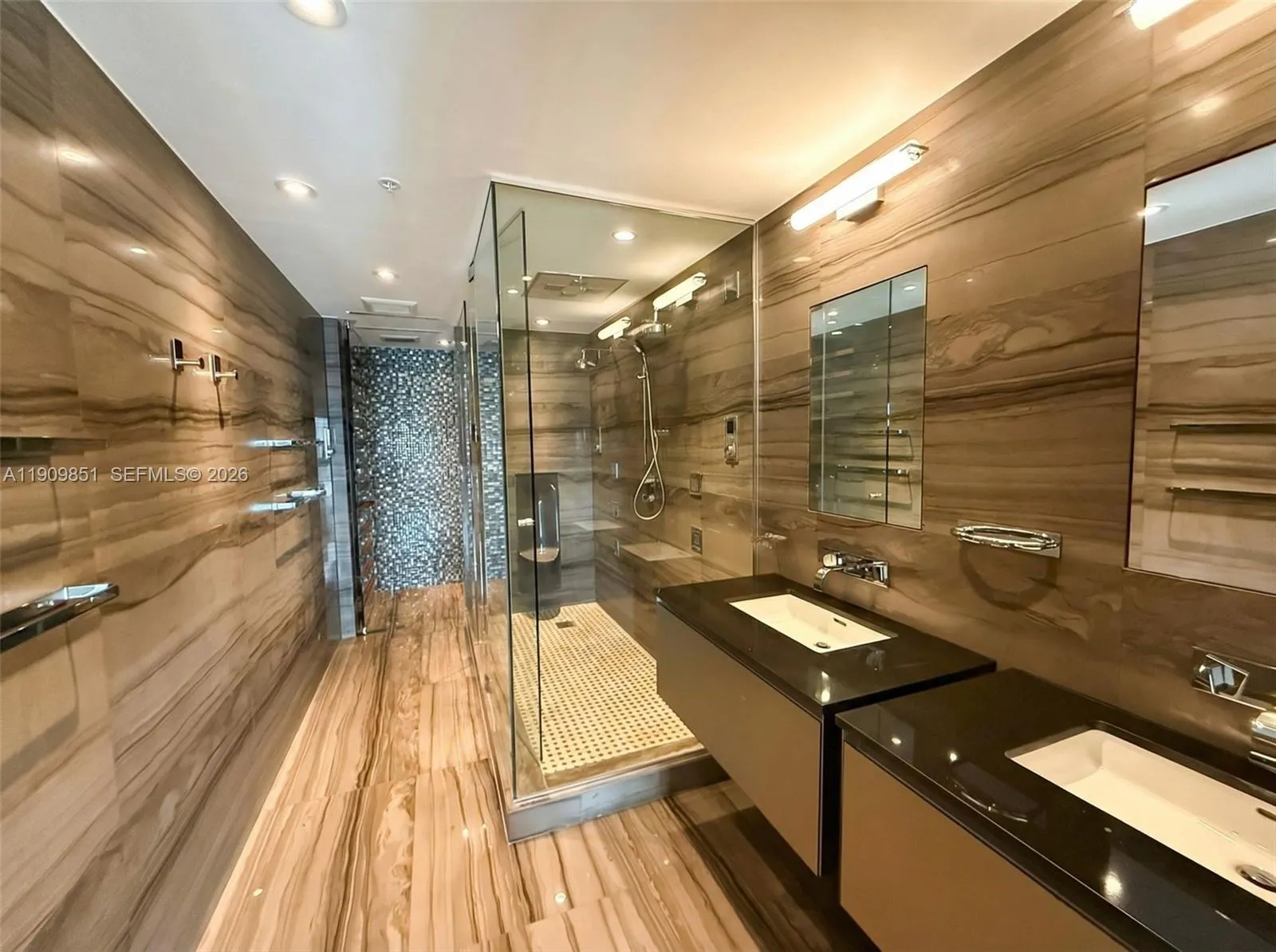 92 Sw 3rd St Ph5213, Miami, Florida 33130, Miami, Florida 33130, 2 Bedrooms Bedrooms, ,3 BathroomsBathrooms,Residential Lease,For Rent,92 Sw 3rd St Ph5213, Miami, Florida 33130,A11909851