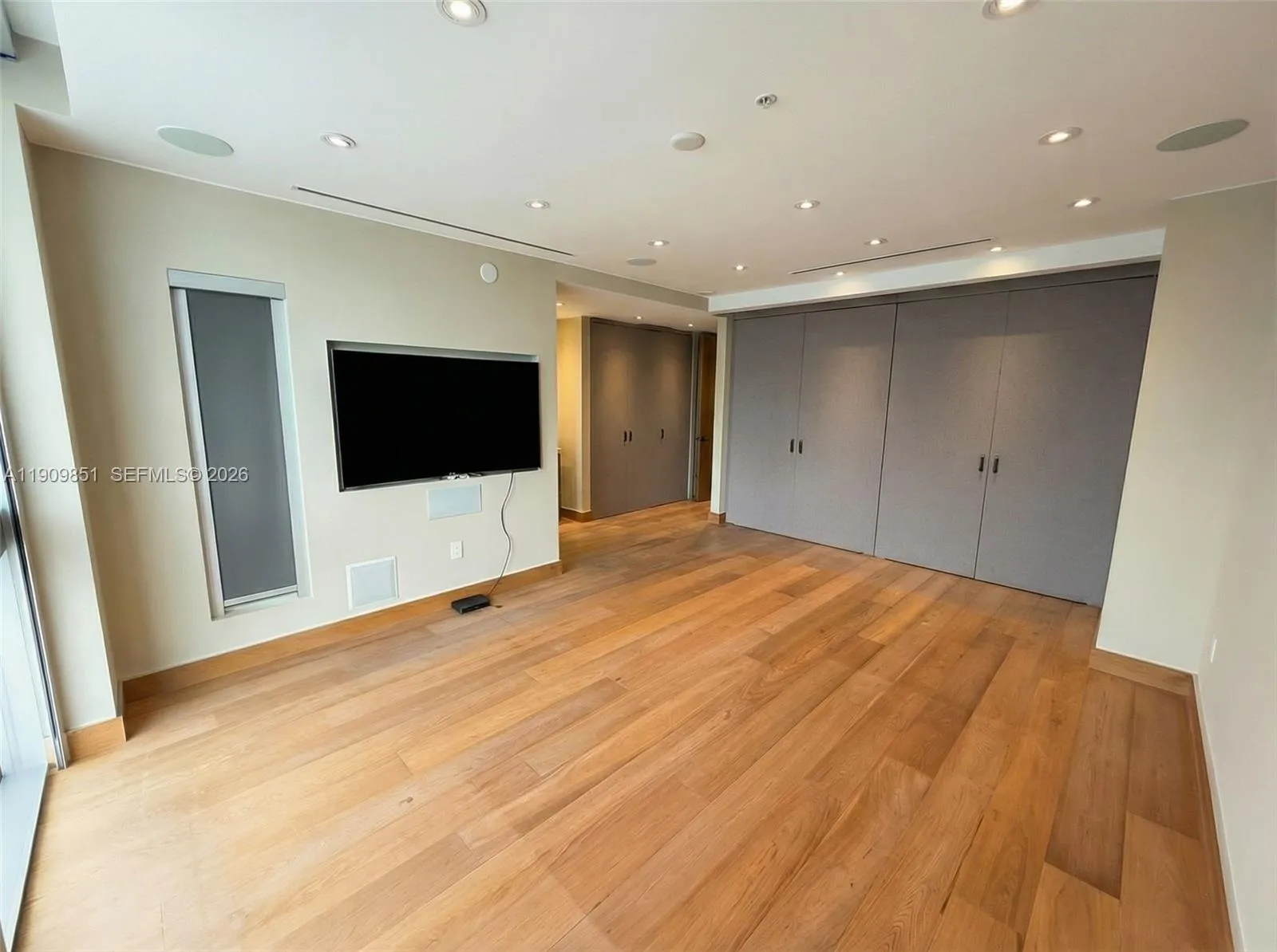 92 Sw 3rd St Ph5213, Miami, Florida 33130, Miami, Florida 33130, 2 Bedrooms Bedrooms, ,3 BathroomsBathrooms,Residential Lease,For Rent,92 Sw 3rd St Ph5213, Miami, Florida 33130,A11909851